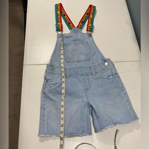Levi’s unisex kids jeanshort Overalls w/ 2 matching shirts size 7.
